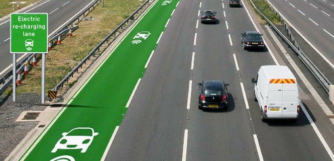 Carril de carga de coche eléctrico simulado / Foto: Highways England