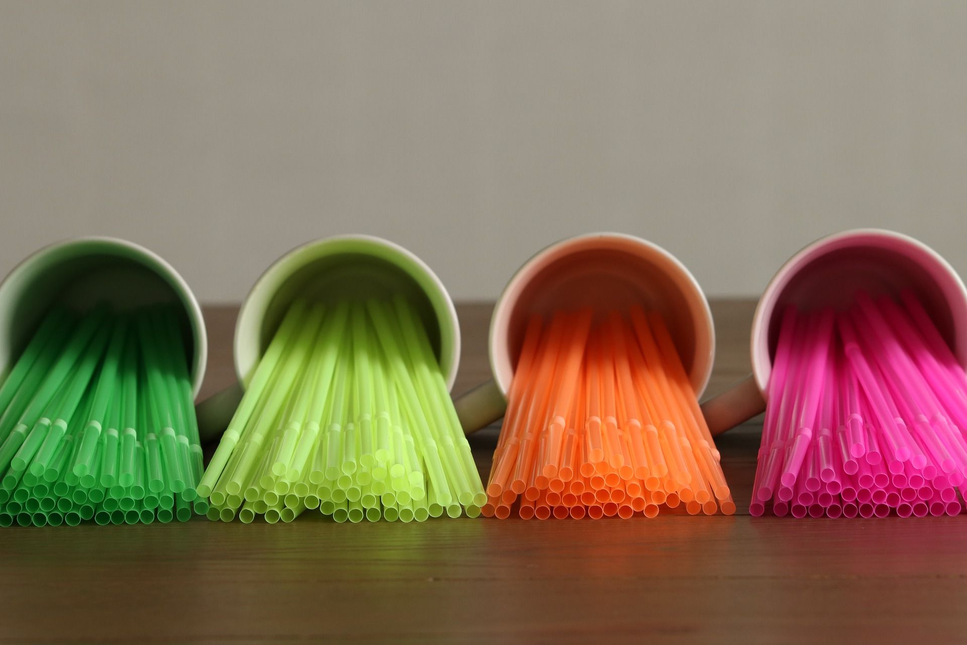 Pajitas de plástico, de colores quedarán prohibidas / Foto: Marjon Besteman - Pixabay