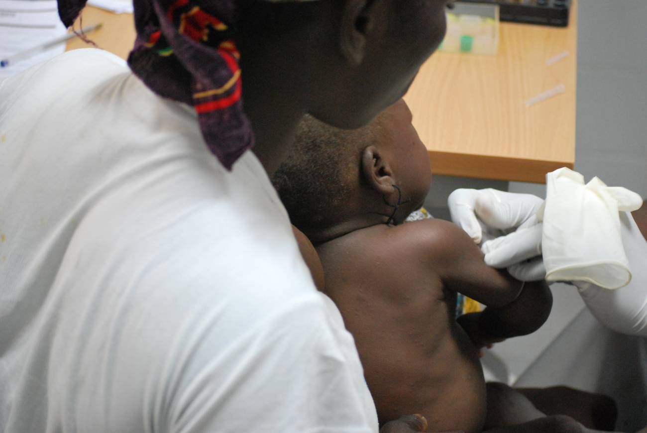 Mujeres embarazadas, niños y niñas de zonas endémicas son los grupos más vulnerables a la enfermedad de la malaria / Foto: SINC