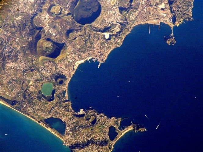 Imagen de satélite de los Campos Flégreos / Foto: NASA