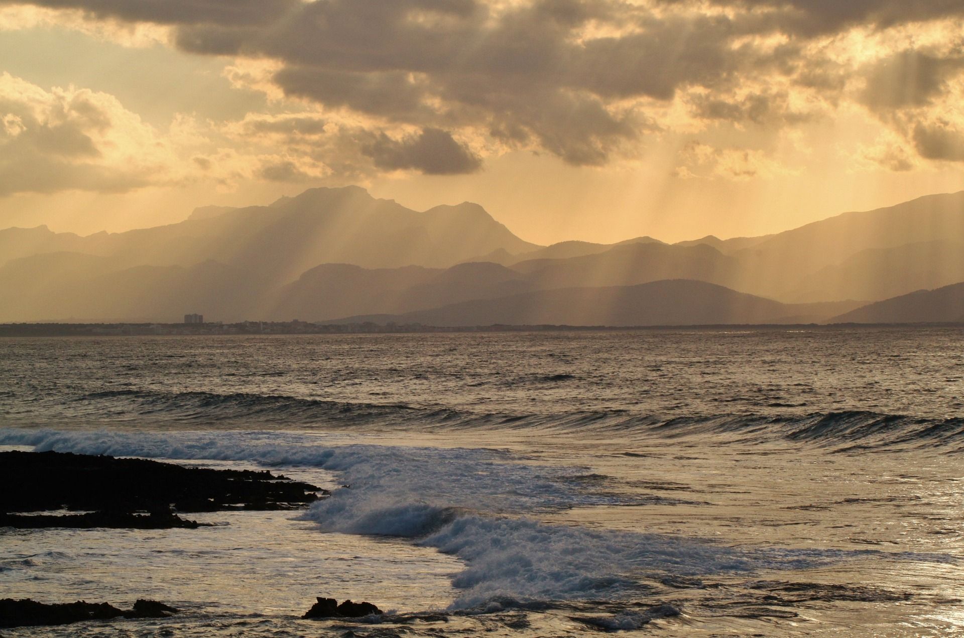 Paisaje costero mediterráneo. El 30% del mar debería estar protegido en 2030 / Foto: Pixabay