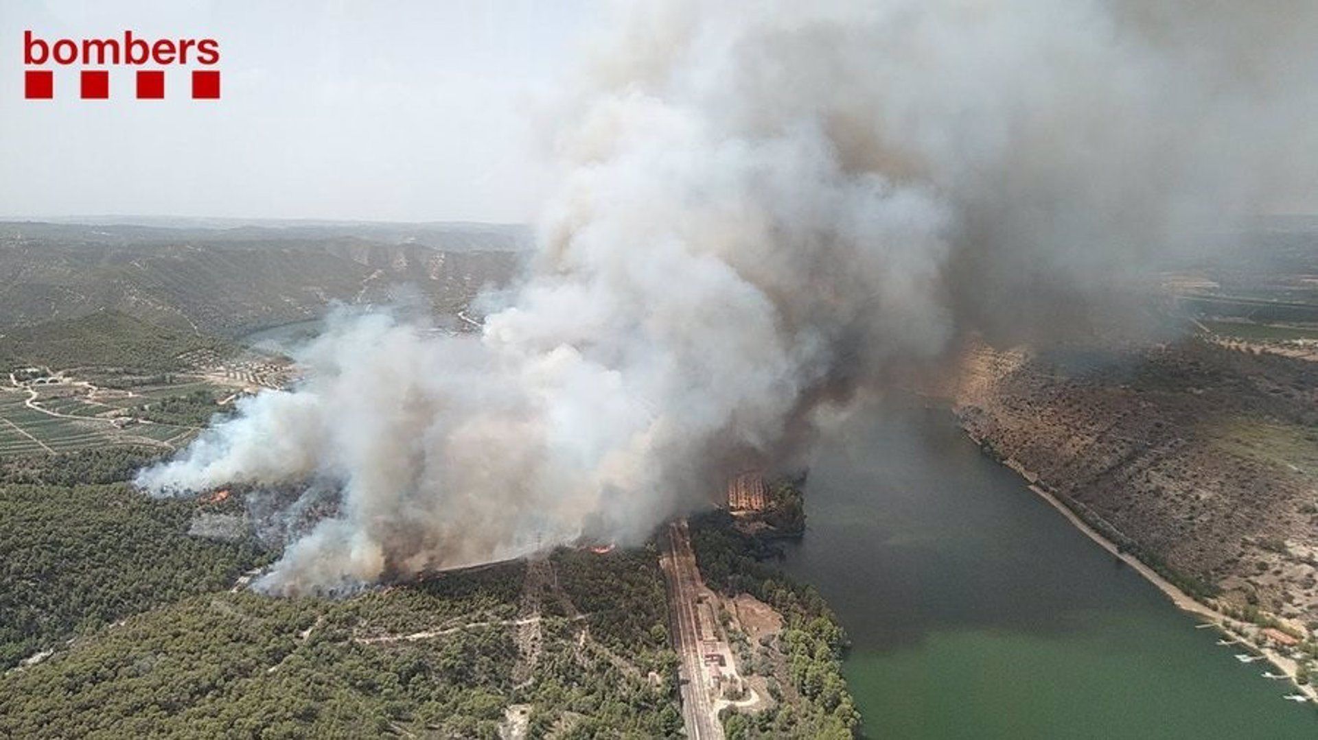 Incendio de vegetación forestal en la Pobla de Massaluca (Tarragona) / Foto: EP