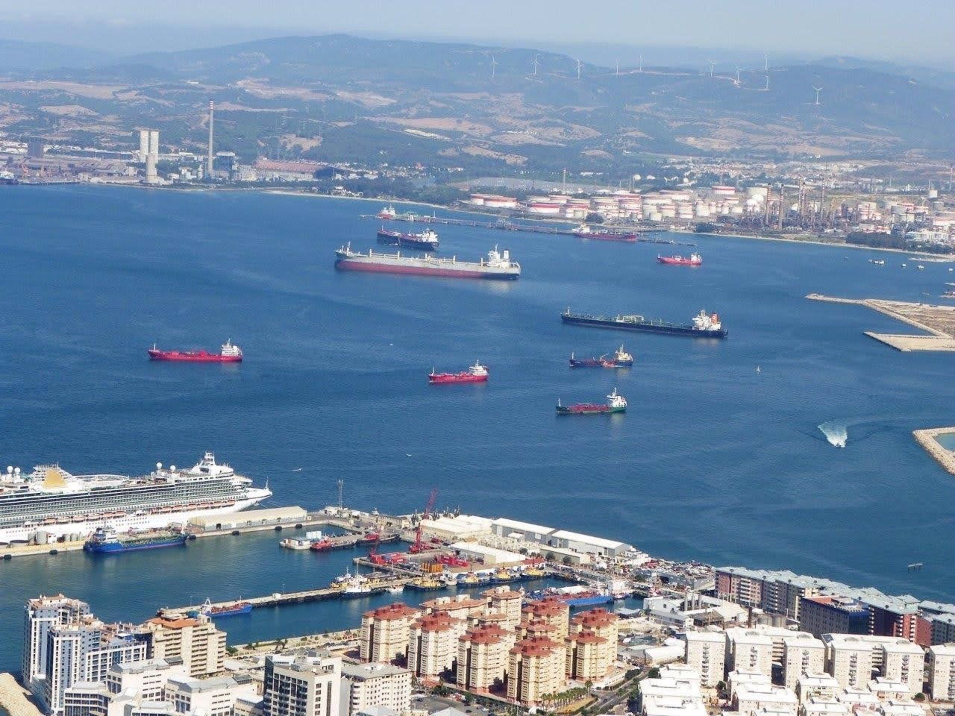 Buques fondeados en la Bahía de Algeciras / Foto: EP