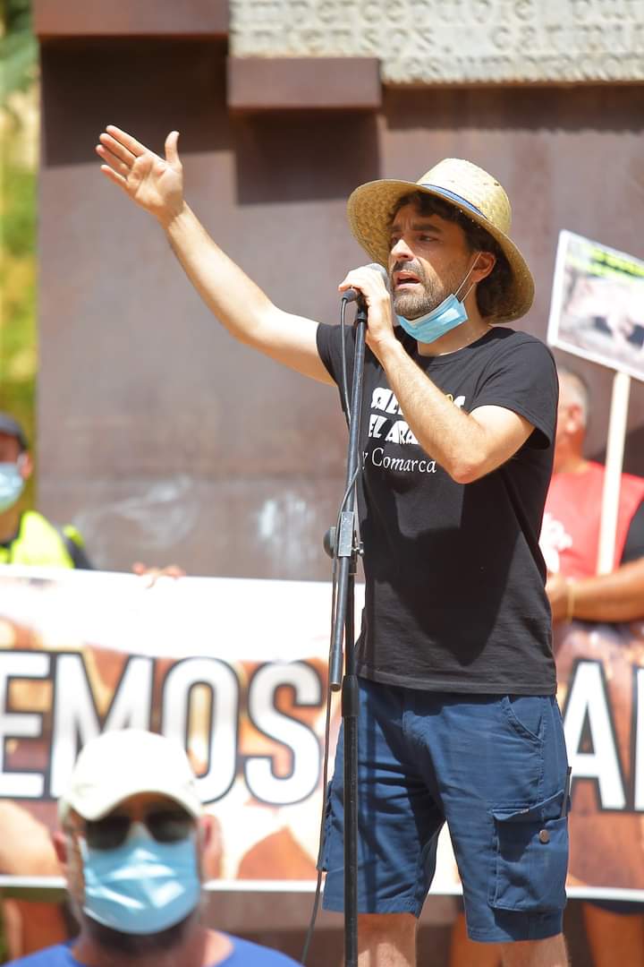 El portavoz de la Plataforma ‘Salvemos el Arabí y Comarca’, Alejandro Ortuño, en la manifestación de Yecla del 11 de julio de 2021 / Foto: David López