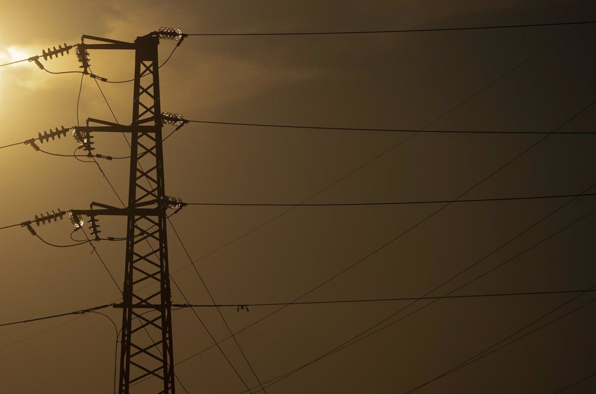 El precio de la luz vuelve a batir un nuevo récord histórico / Foto: EP