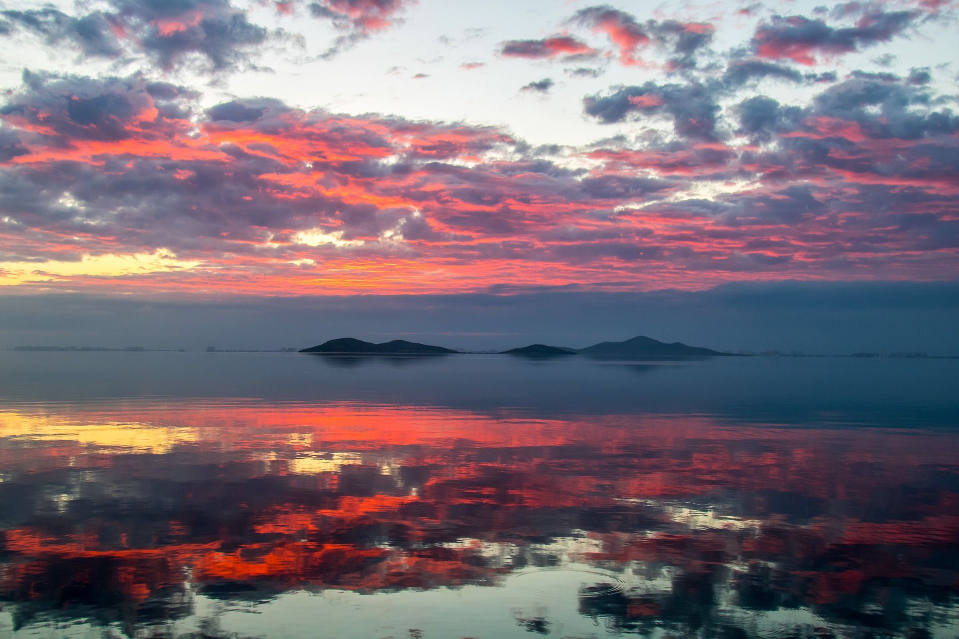 Vistas de un atardecer en el Mar Menor / Foto: Antonio López - Pixabay