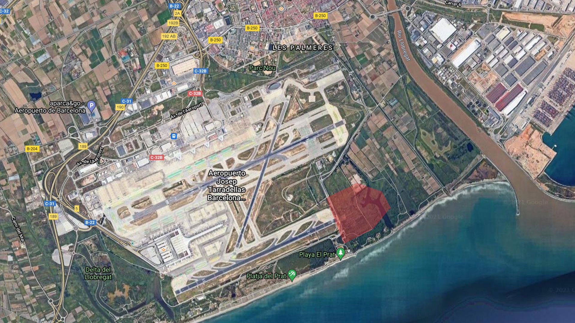 Recreación genérica aproximada de la afectación (en rojo) de la ampliación del aeropuerto del Prat sobre La Ricarda, apartir de documentación de Aena y Google Maps