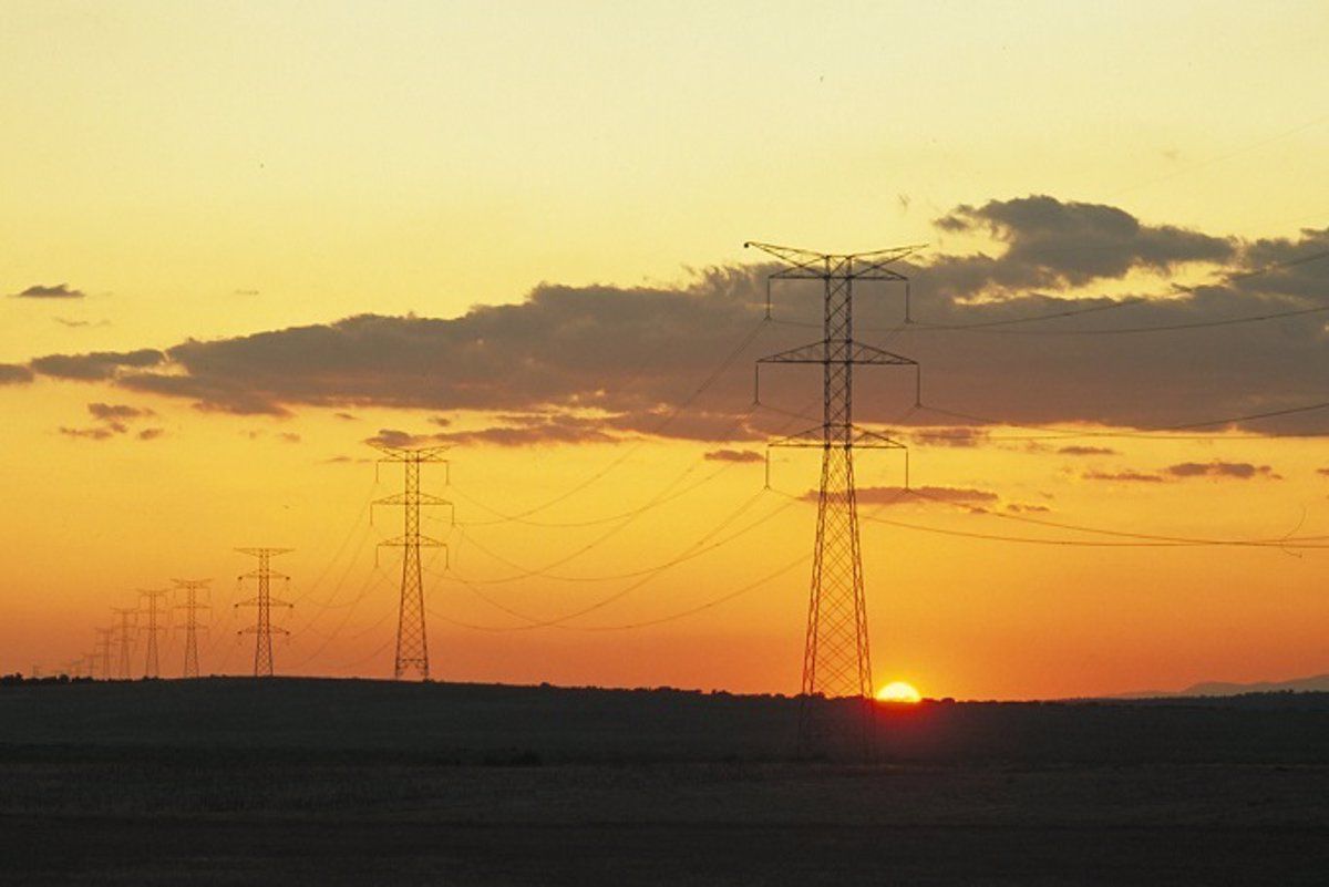 Torres eléctricas. Las entidades ecologistas apoyan el plan de choque para bajar el recibo de la luz / Foto: EP