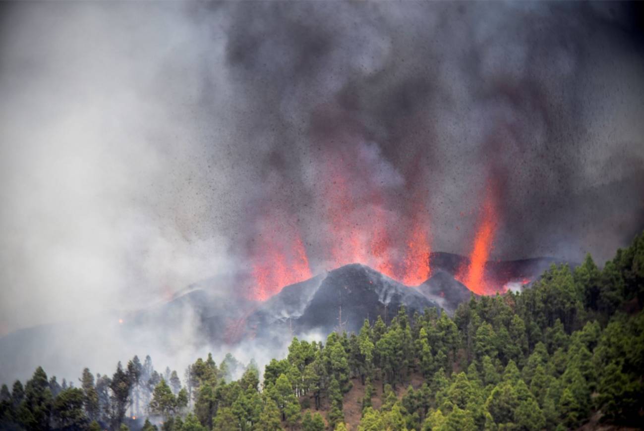 Magma piroclastos y bocas guia rapida sobre la actividad volcanica en Canarias / Foto: Miguel Calero - EFE - SINC