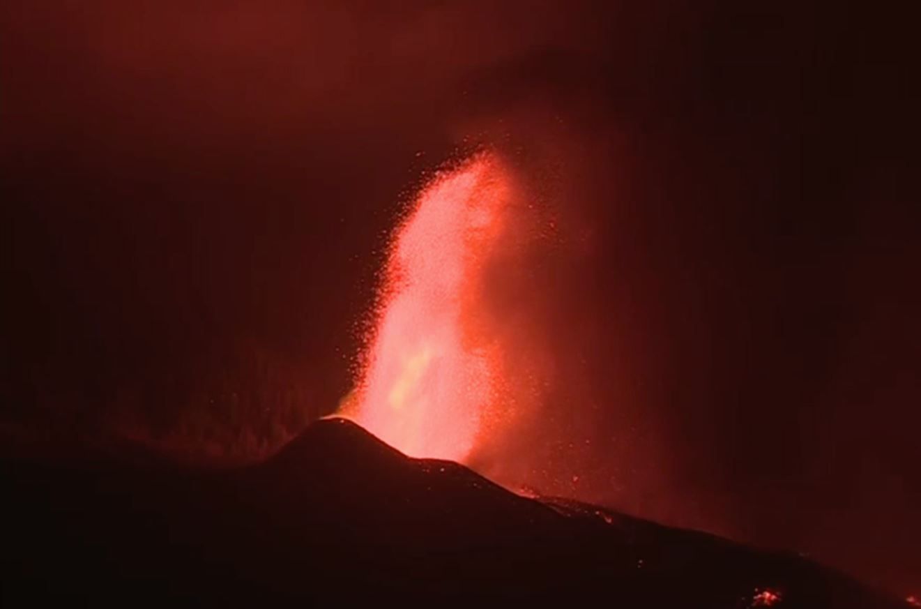 El volcán de la Palma en plena erupción, Canarias / Foto: Radio Televisión Canaria - The Conversation