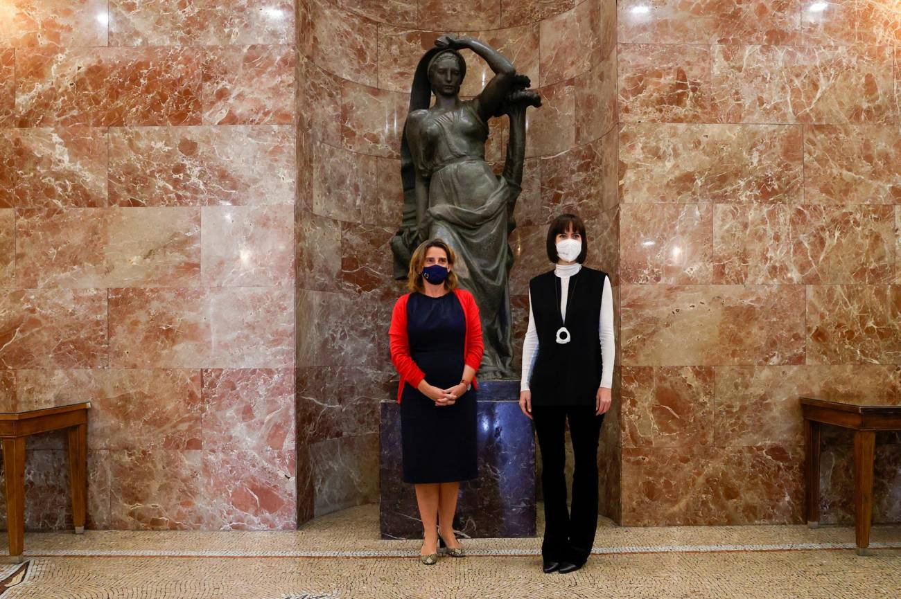 Las ministras, Teresa Ribera y Diana Morant a su llegada a la presentación oficial del Atlas Interactivo del IPCC, desarrollado por investigadores e investigadoras del CSIC / Foto: SINC