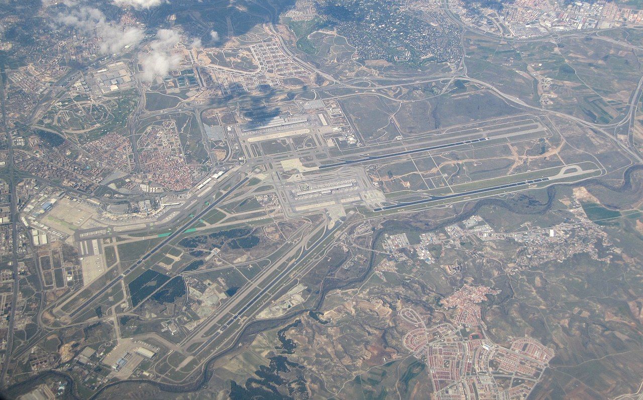 Aeropuerto Adolfo Suárez Madrid-Barajas. Lamentan la aprobación de la ampliación de los aeropuertos / Foto: Michiel1972 - Wikimedia