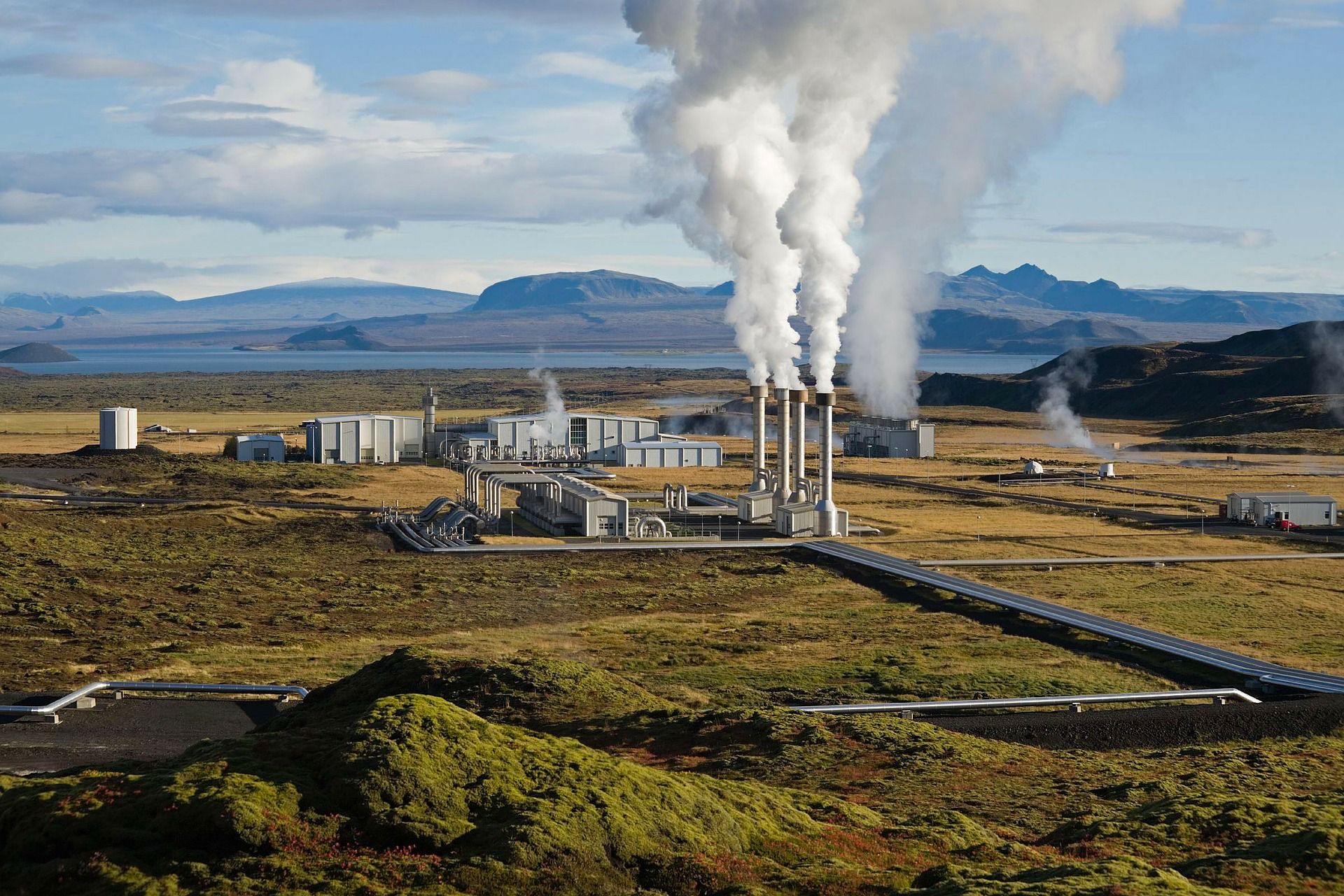 Una planta de producción de electricidad de origen geotermal de energias renovables, Islandia / Foto: Pixabay