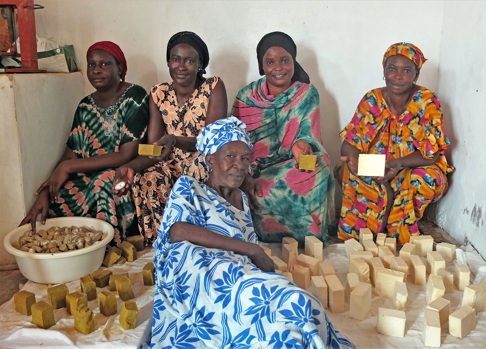 Un grupo de trabajadoras de Maka Diama en el taller / Foto: AGP Un grupo de trabajadoras de Maka Diama en el taller / Foto: AGP