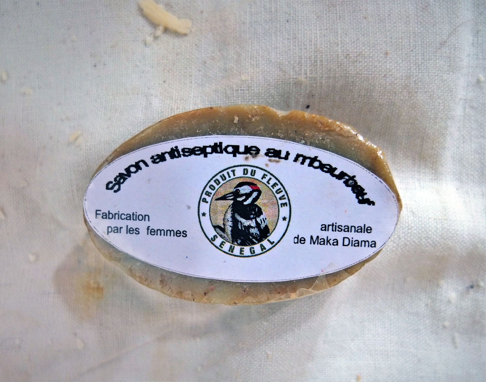 Pastilla de jabón con la etiqueta de Maka Diama, que se distribuye en comercios y hoteles de la zona / Foto: AGP