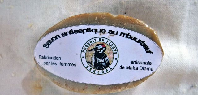 Pastilla de jabón con la etiqueta de Maka Diama, que se distribuye en comercios y hoteles de la zona / Foto: AGP