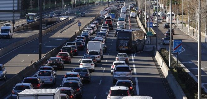 Madrid y Barcelona son dos ciudades que superan los niveles de NO2 / Foto: EP