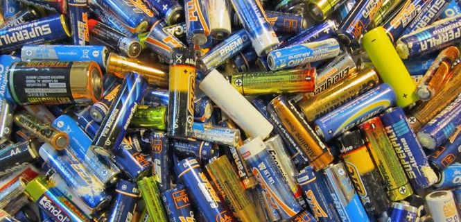 Acumulación de pequeñas baterías usadas / Foto: EPR