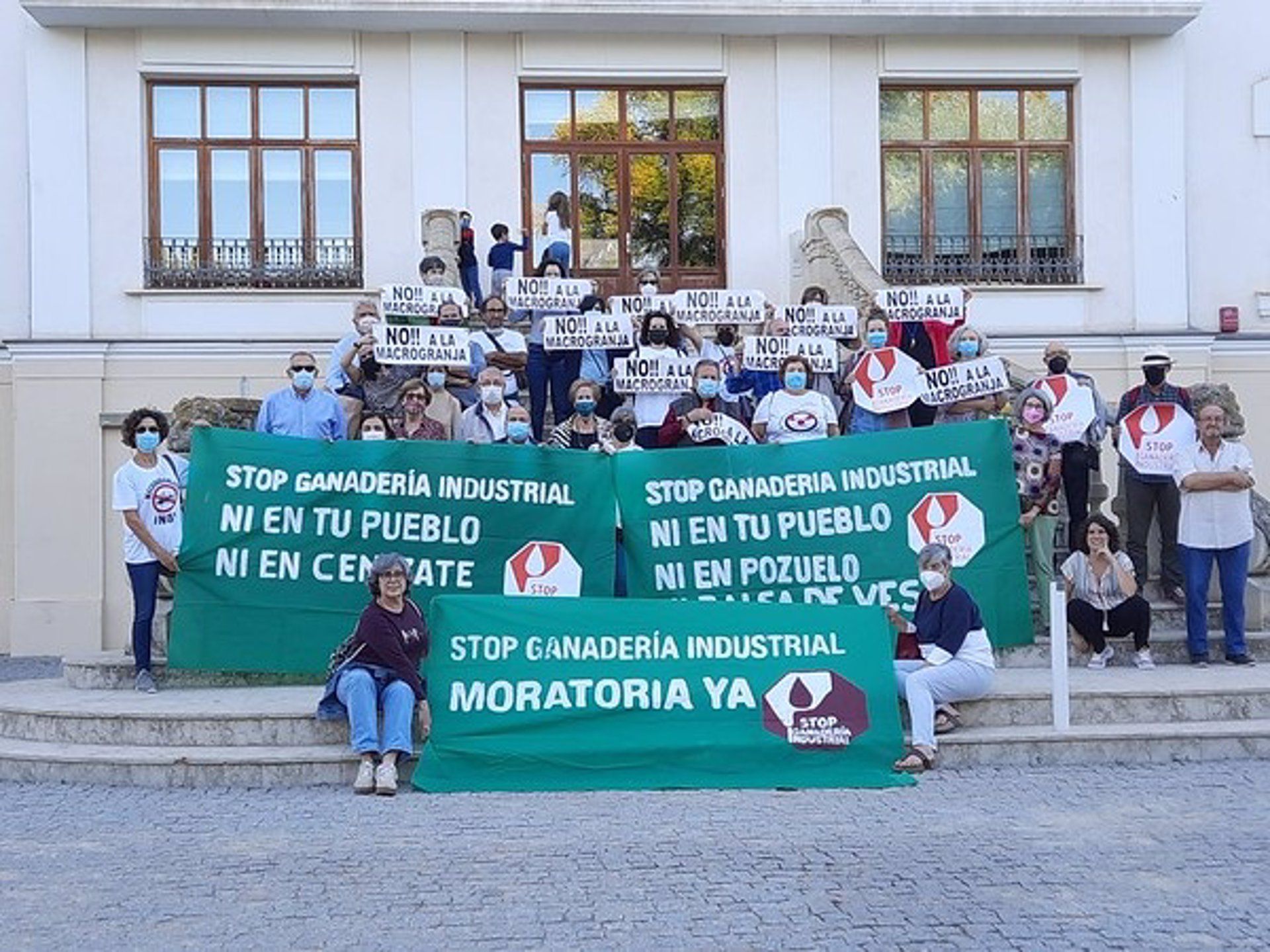Organizaciones de vecinos reclaman una moratoria de los proyectos de nuevas macrogranjas / Foto: EP