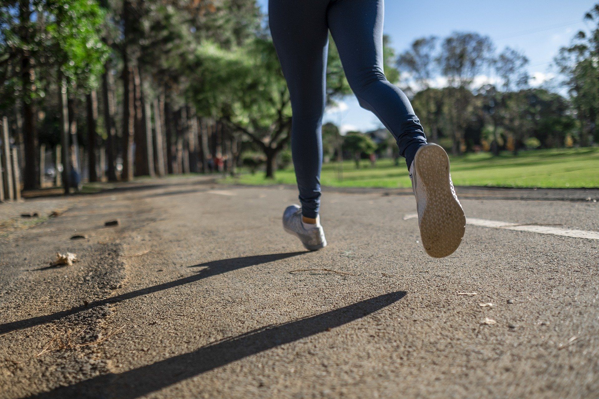 Los parques urbanos son un lugar de encuentro para sus residentes donde mejorar la salud y realizar actividad física / Foto: Daniel Reche - Pixabay