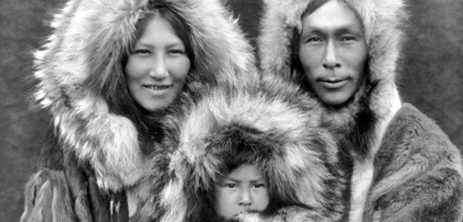 Familia inuit de Noatak, Alaska, 1929. Adaptaciones genéticas por el clima y la dieta / Foto: SINC - Edward S. Curtis