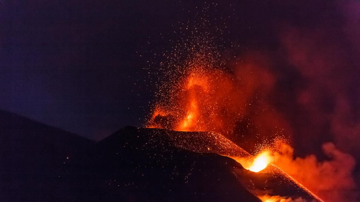 Lava y piroclastos emitidos por el volcán de Cumbre Vieja, a 20 de octubre de 2021, en La Palma, Santa Cruz de Tenerife, Canarias, (España) / Foto: EP