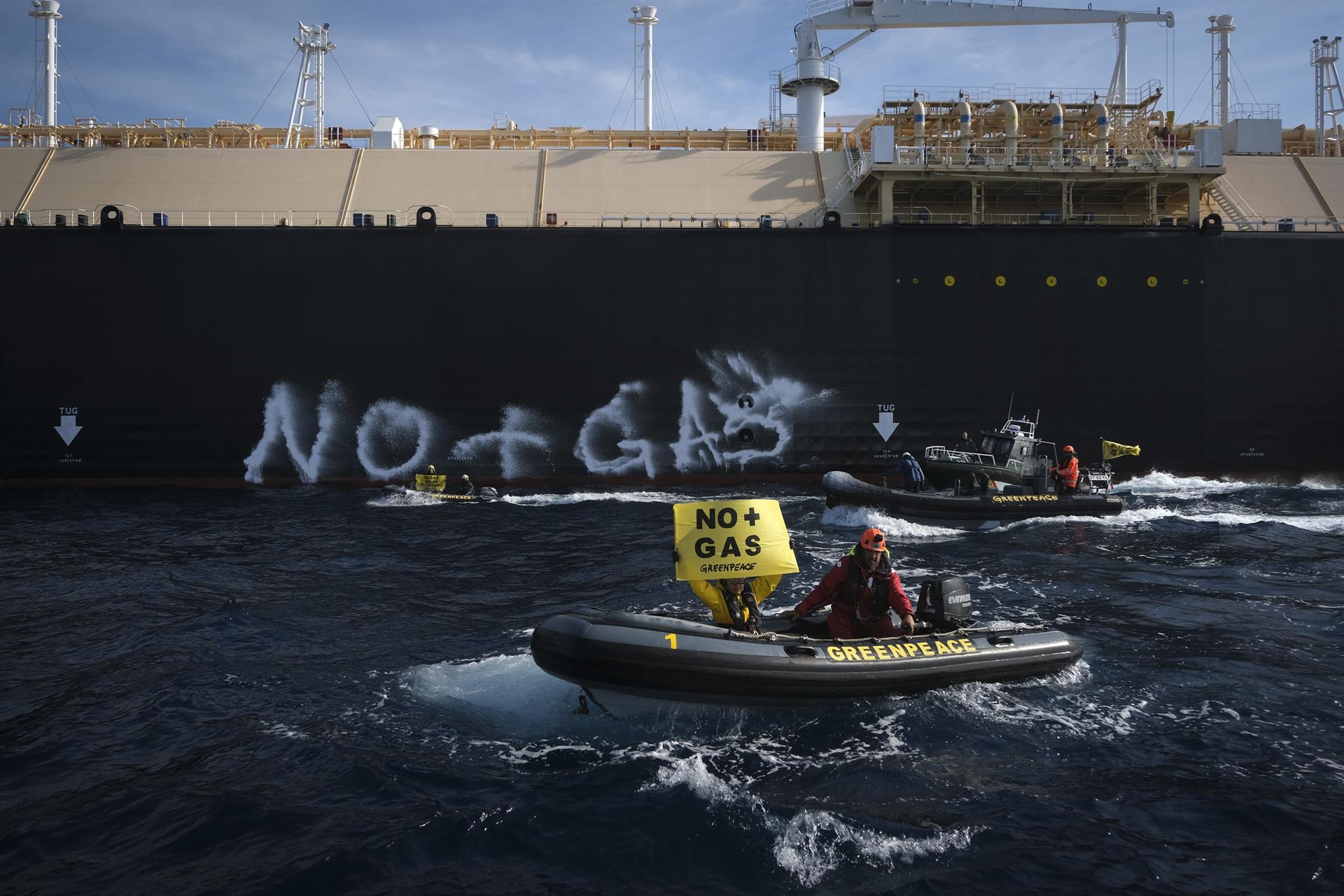 Acción de protesta de Greenpeace en el puerto de Sagunto / Foto: Pedro Armestre - Greenpeace - EP