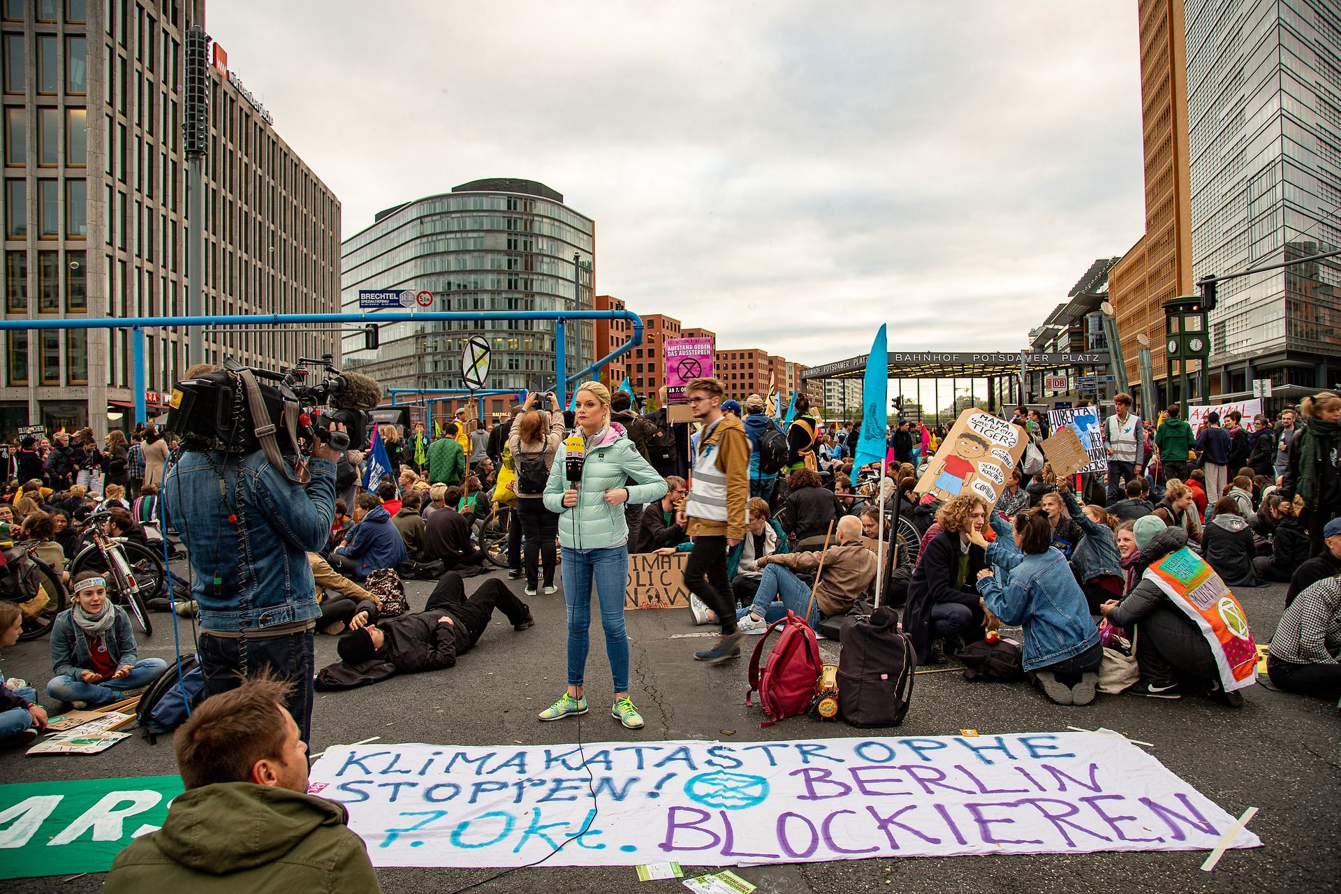 Manifestaciones por el clima. ¿Quién ha de liderar los cambios que impone la crisis climática?  / Foto: Michael Bußmann - Pixabay