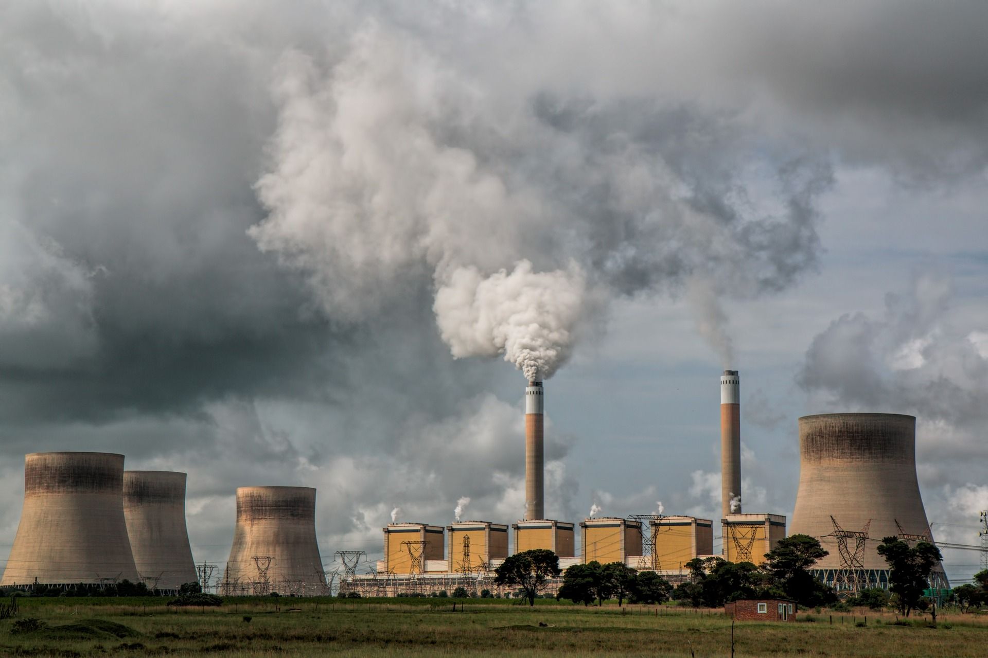 Emisiones de una central eléctrica para la generación de energía. COP26 / Foto: Steve Buissinne - Pixabay