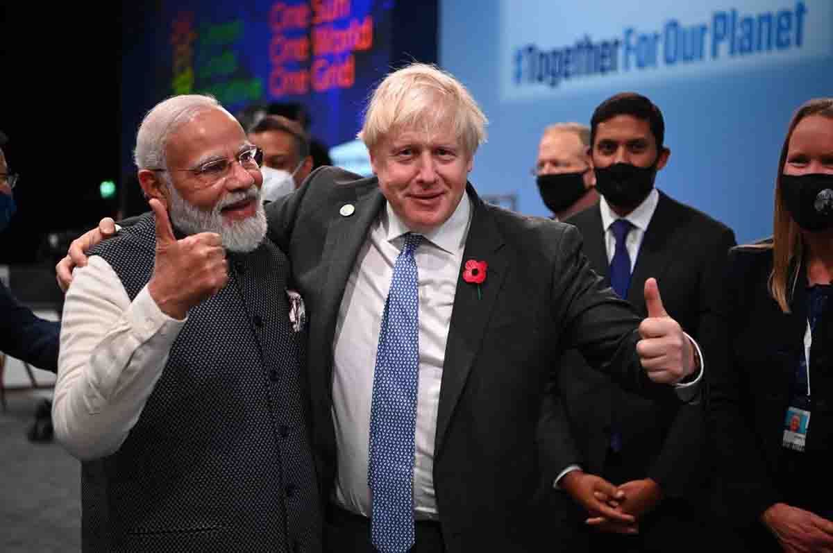 El primer ministro británico, Boris Johnson (derecha) y el primer ministro de la India, Narendra Modi (izquierda). Facilitar tecnología limpia y asequible / Foto: EP