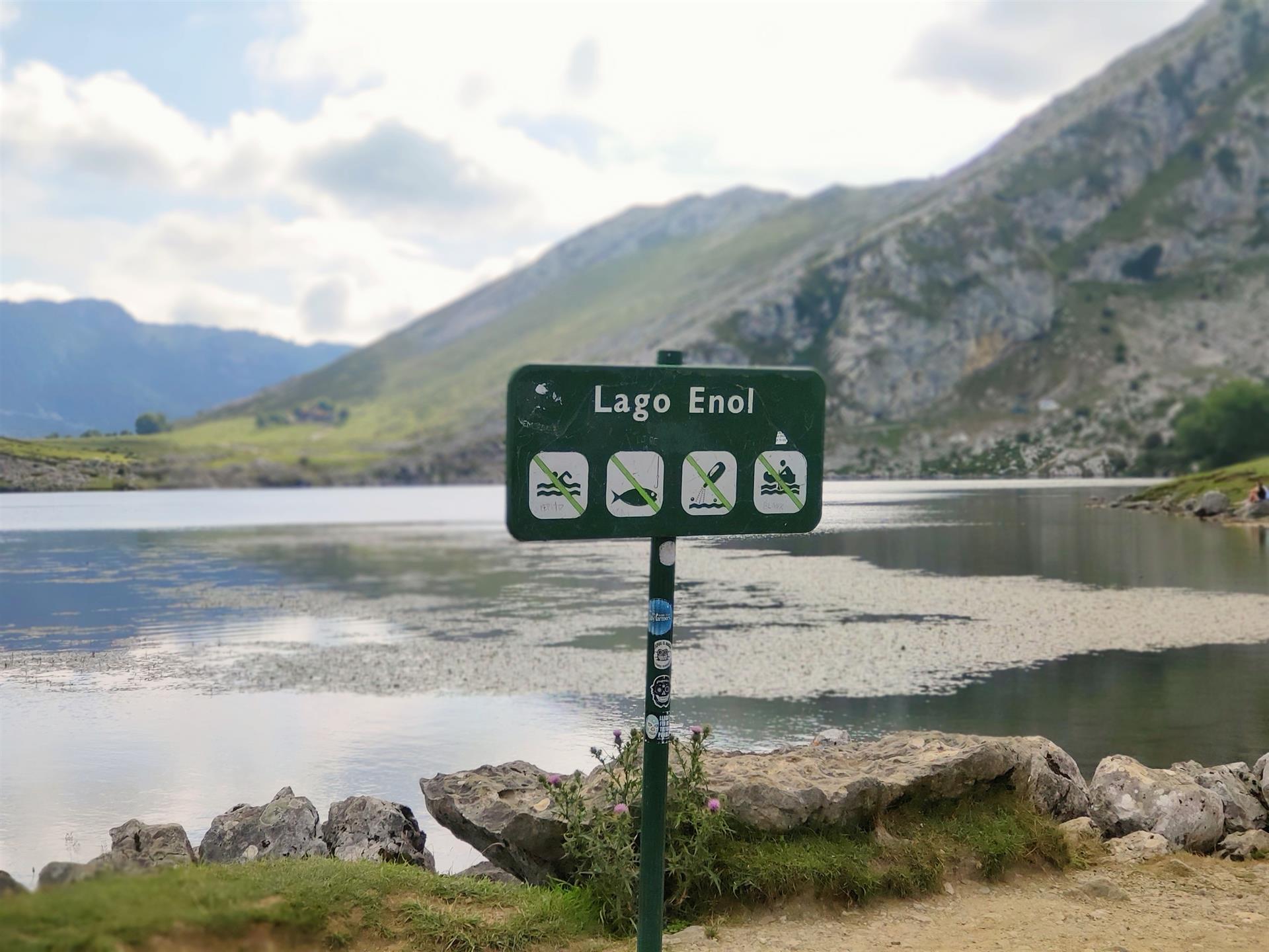 Presencia de glifosato en el 31% de las aguas superficiales españolas. Lago Enol, uno de los Lagos de Covadonga, en los Picos de Europa / Foto: EP