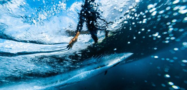 Tocando la mar / Fotografía: Arnau Cloquells Sintes, primer premio MARE Nostrum en la categoría Adulto-Experto