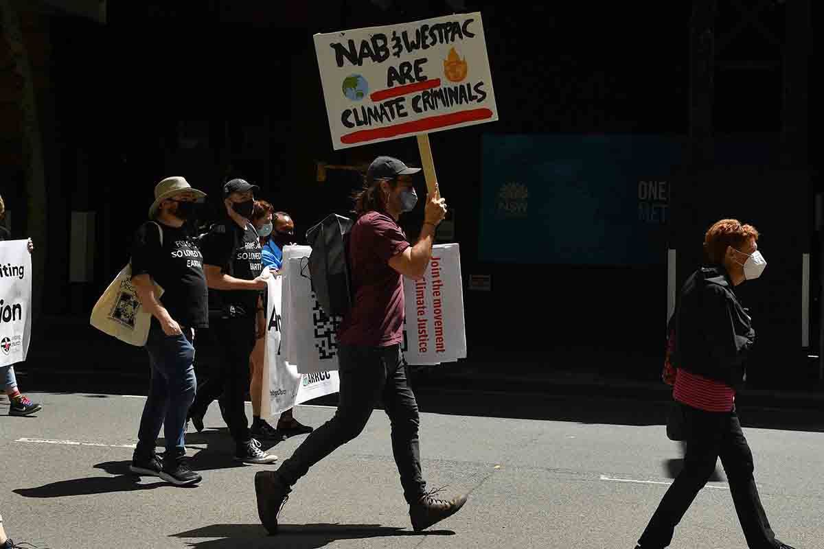 Manifestantes para conmemorar el Día Mundial de Acción sobre el Clima y contra el cambio climático en Sydney, el sábado 6 de noviembre de 2021 / Foto: EP