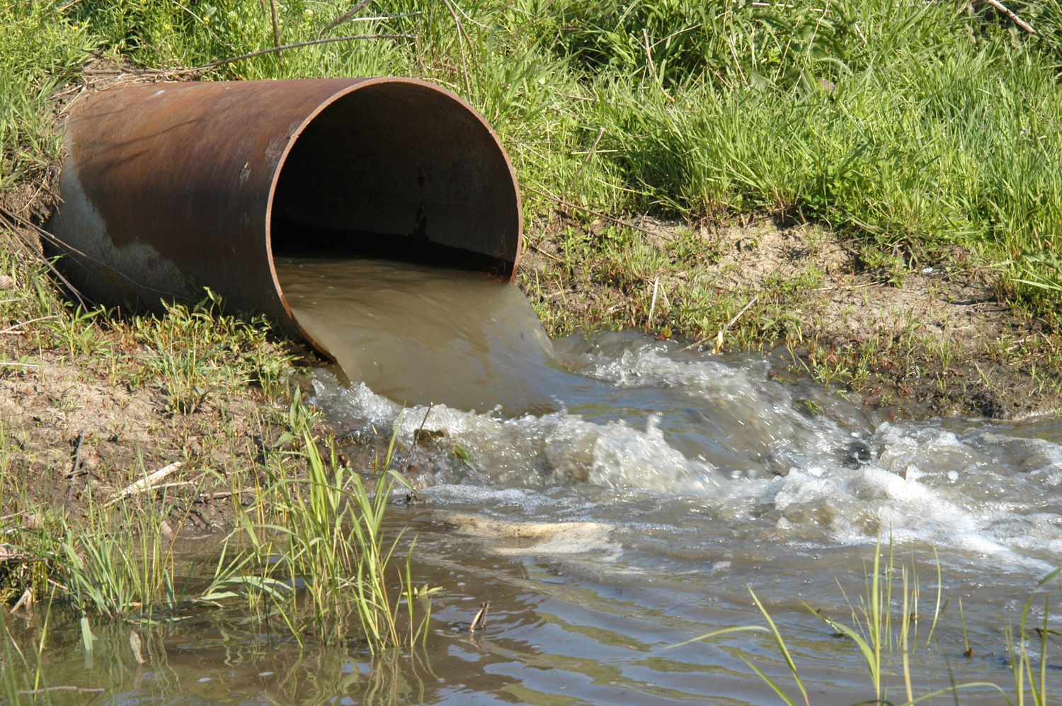 Emanación de aguas residuales / Foto: EP
