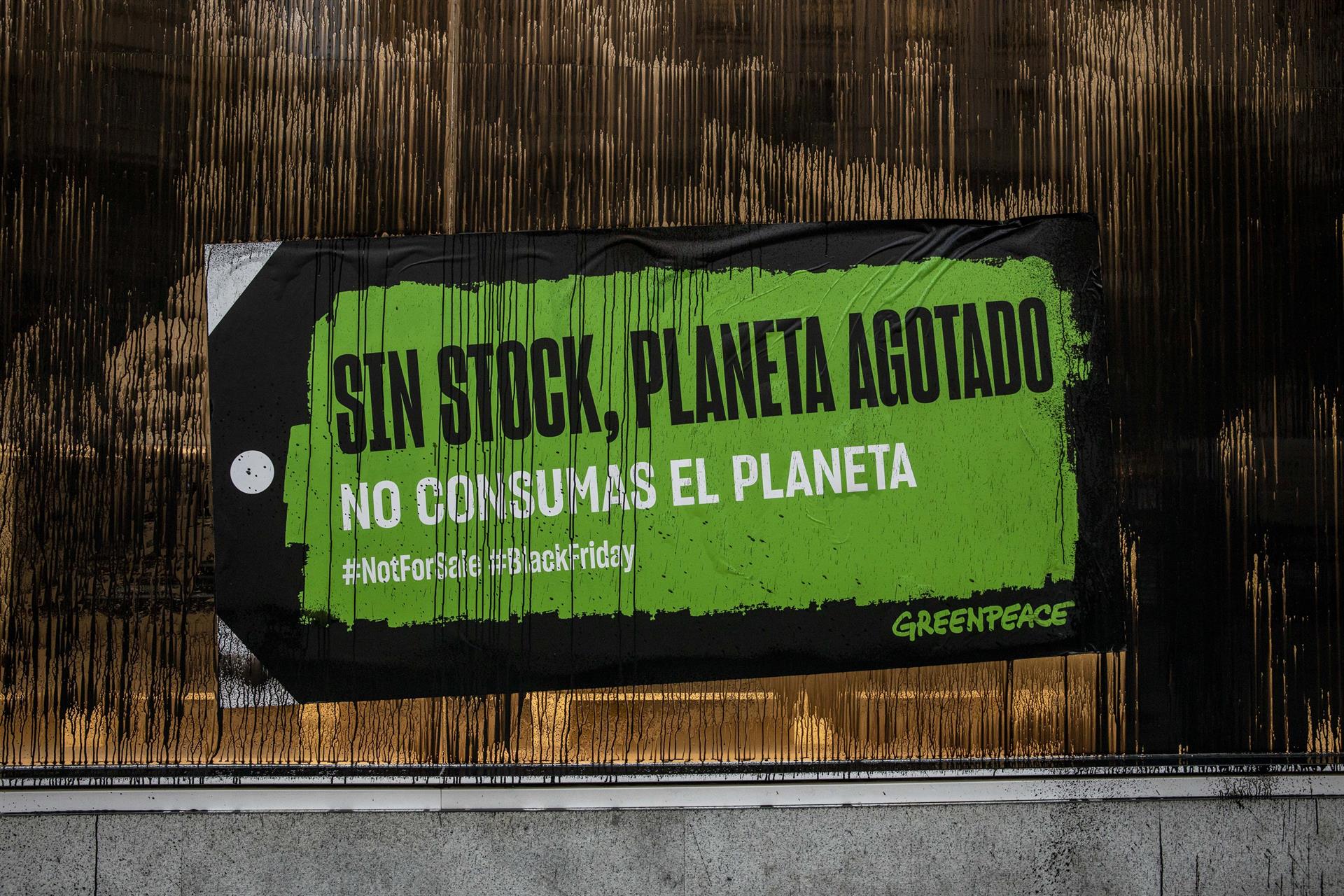 'Sin Stock. Planeta agotado'. Greenpeace denuncia el desastre socio-ambiental del Black Friday / Foto: Pablo Blázquez - EP
