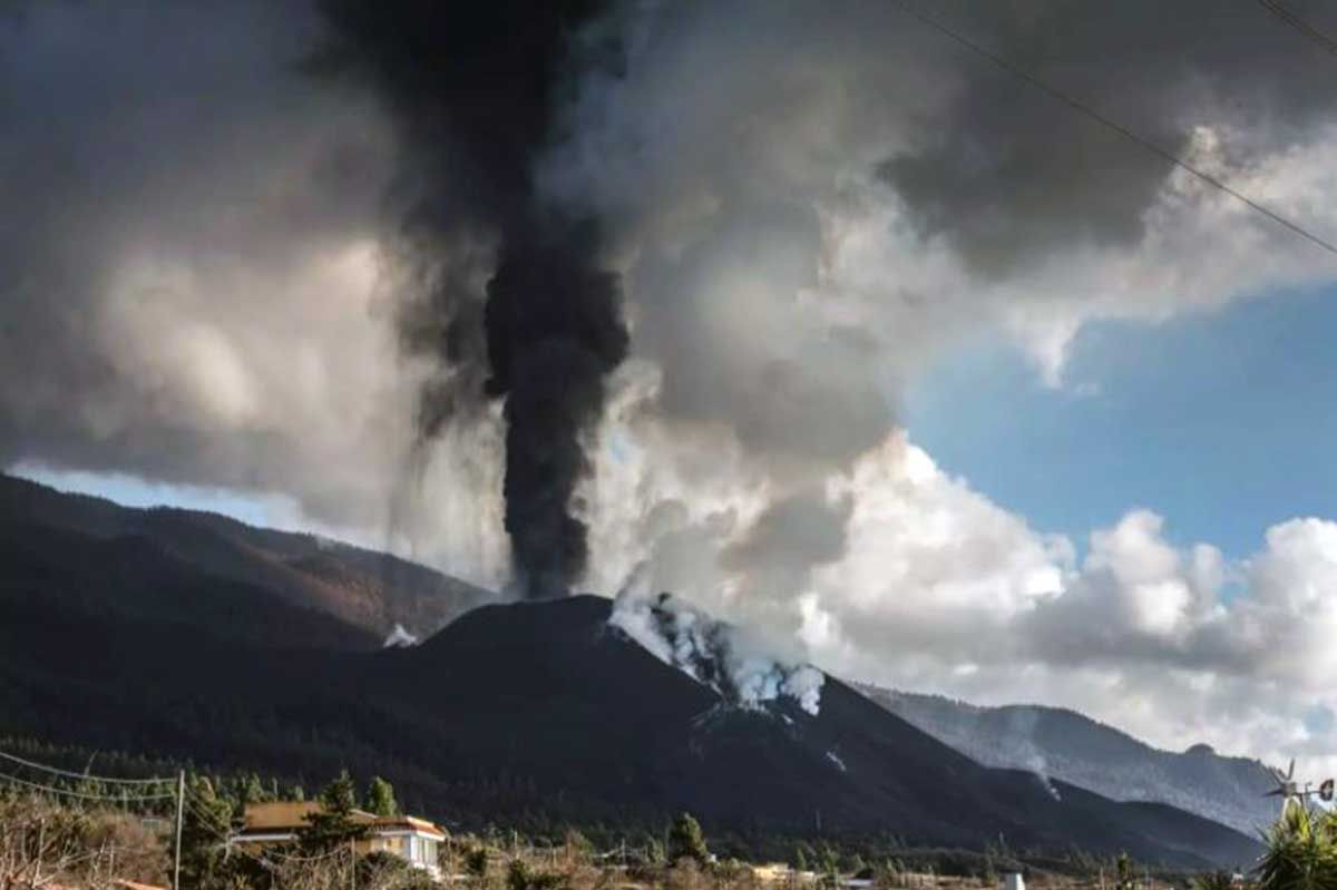 El cono del volcán de La Palma alcanza los 1.124 metros por encima del nivel del mar / Foto: EP