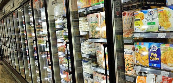 Sección de productos congelados en un supermercado / Foto: Elastic Compute Farm