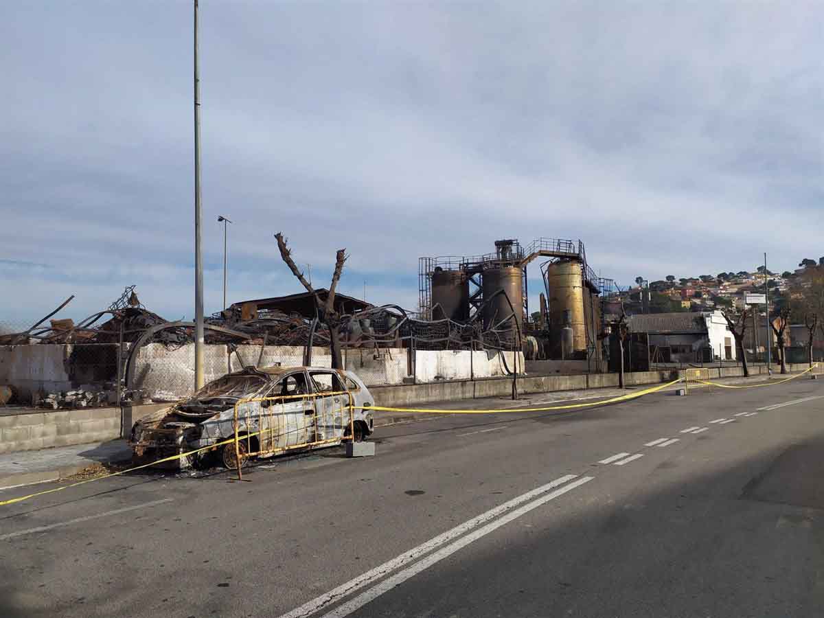 Delito ambiental en el incendio en una fábrica de Montornès. Bruselas pide castigar los delitos medioambientales / Foto: EP