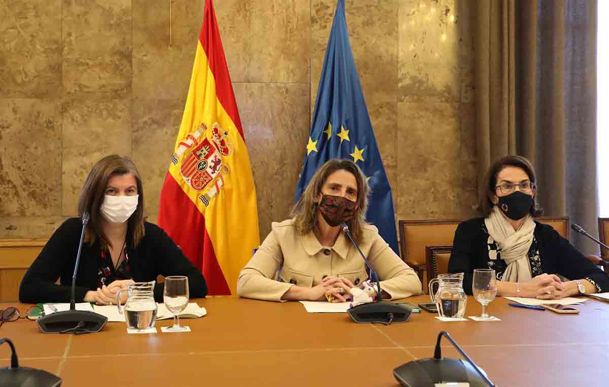 La vicepresidenta tercera Teresa Ribera presenta el Plan de Educación Ambiental / Foto: MITECO - EP