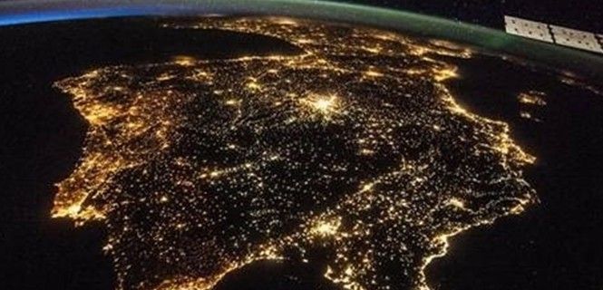 MadridDecide trabaja en la realización del primer estudio de impacto ambiental de la contaminación lumínica de España a gran escala / Imagen: NASA