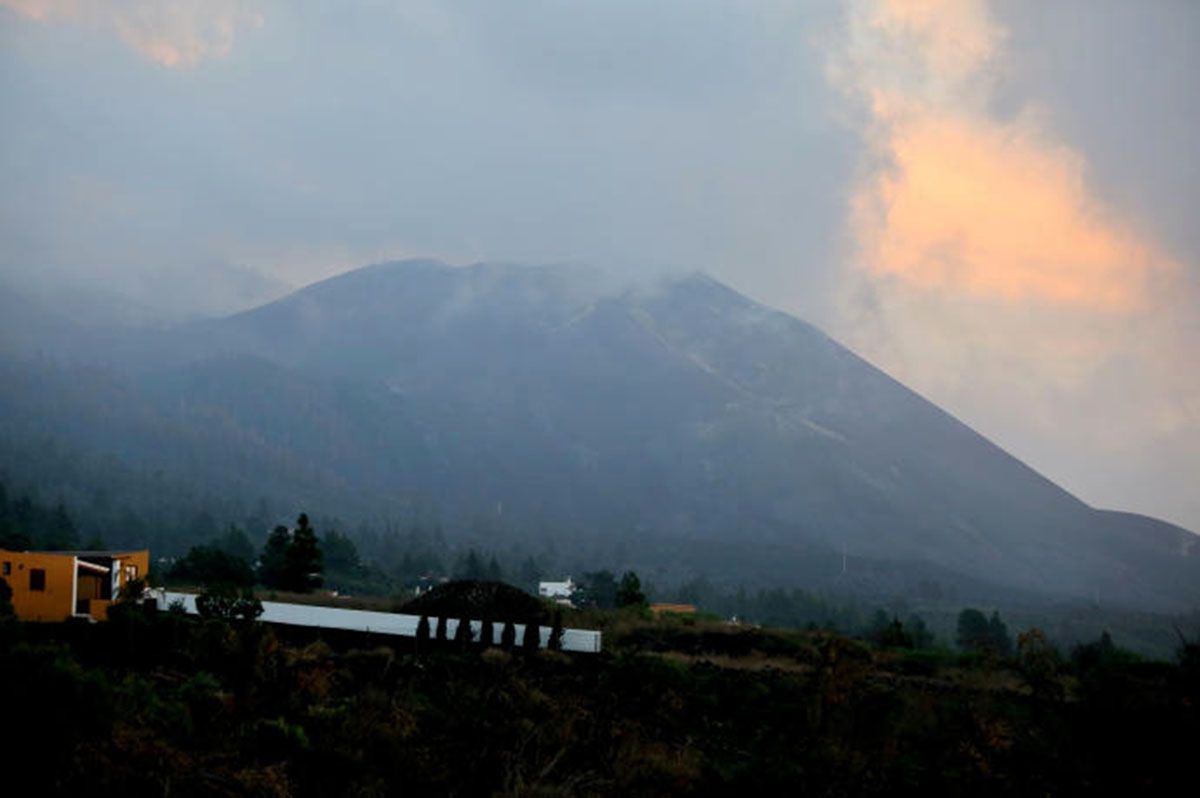 Gases expulsados por el volcán de Cumbre Vieja, a 23 de diciembre de 2021, en La Palma, Canarias (España) / Foto: EP