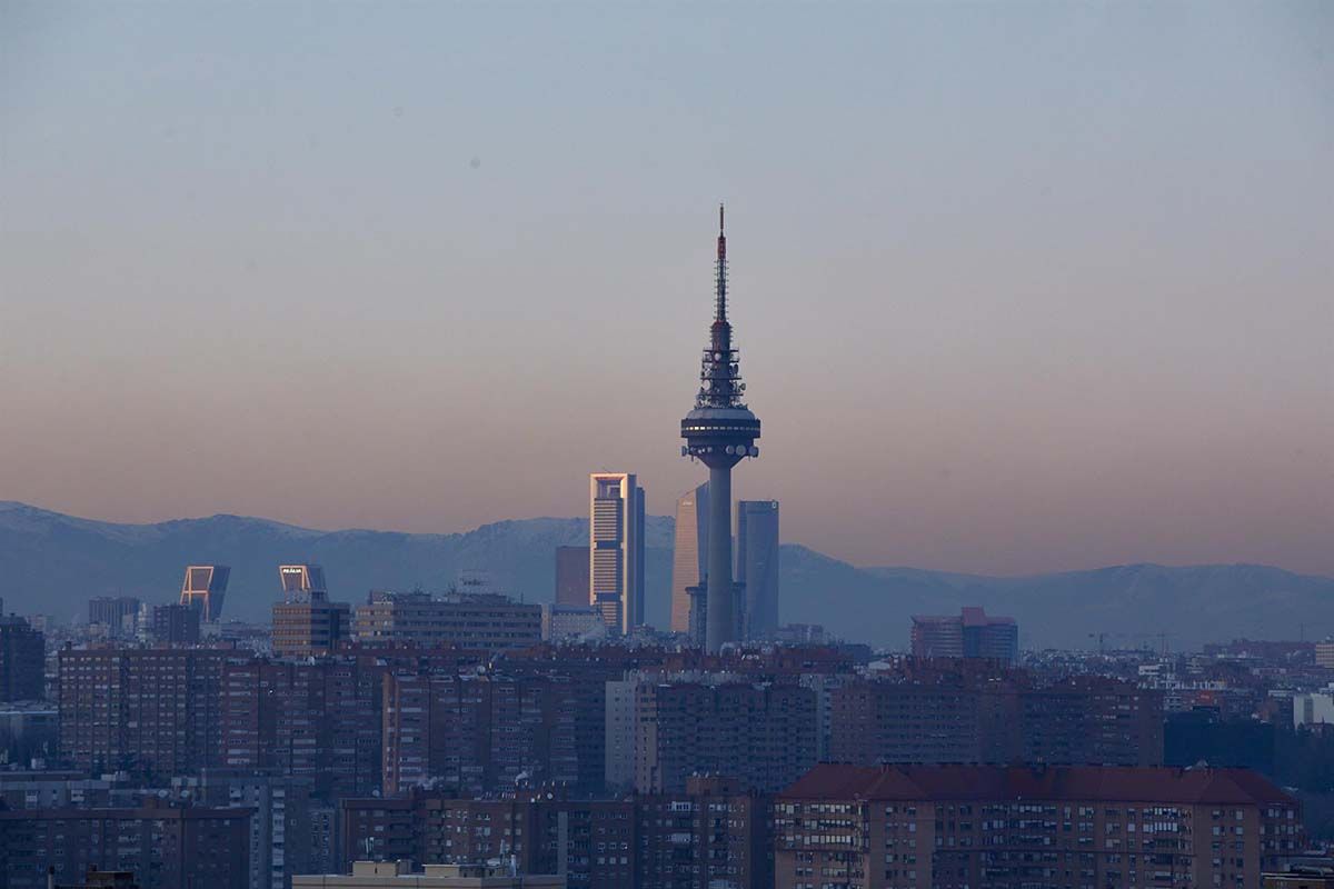 Capa de contaminación sobre la ciudad de Madrid / Foto:  Jesús Hellín - EP
