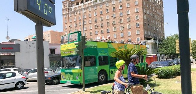 Un termómetro marca los 40ºC en Sevilla / Foto: Eduardo Briones - EP