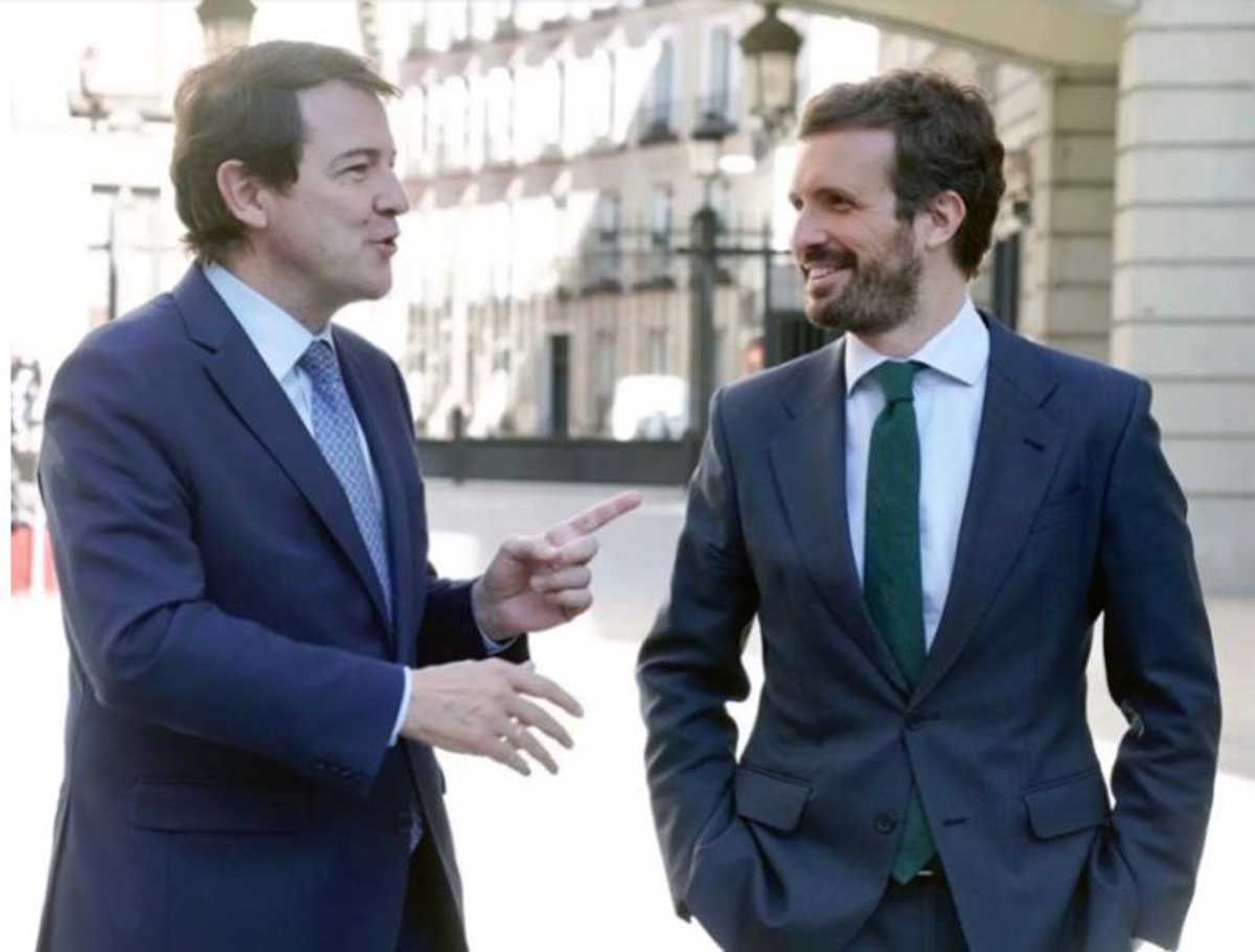 El presidente del PP, Pablo Casado, se reúne en el Congreso con el presidente de Castilla y León, Alfonso Fernández Mañueco / Foto: EP