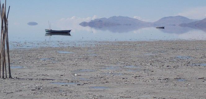 Barca de pescadores a orillas del lago andino / Foto: Lovisa Selander