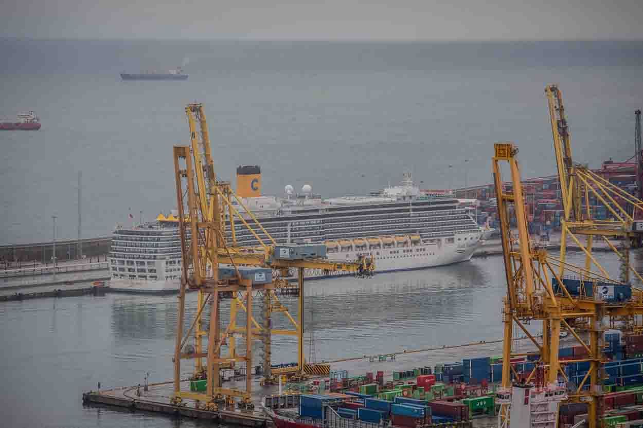 Los cruceros en el puerto de Barcelona, uno de los focos de contaminación atmosférica de la ciudad / Foto: EP