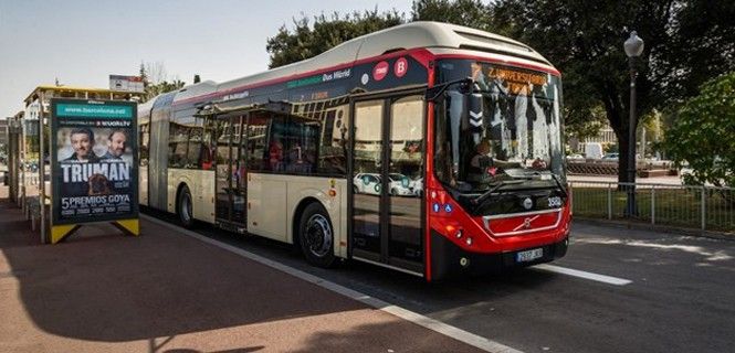 Piden a los ciudadanos priorizar el uso del transporte público / Foto: TMB