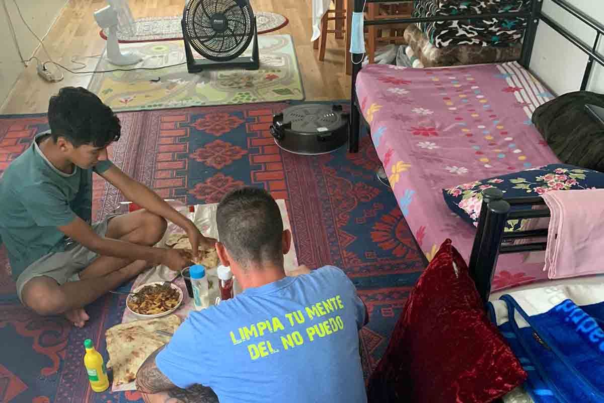 Santiago Sánchez en el campo de Refugiagos de Polikastro, Grecia en septiembre de 2020