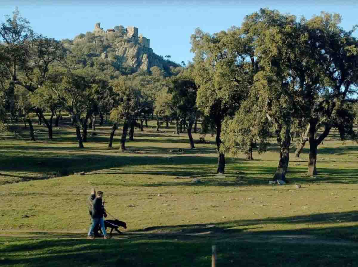 Monfragüe (Cáceres) cuenta ya con dos rutas senderistas adaptadas para personas con discapacidad visual / Foto: ADEME - EP