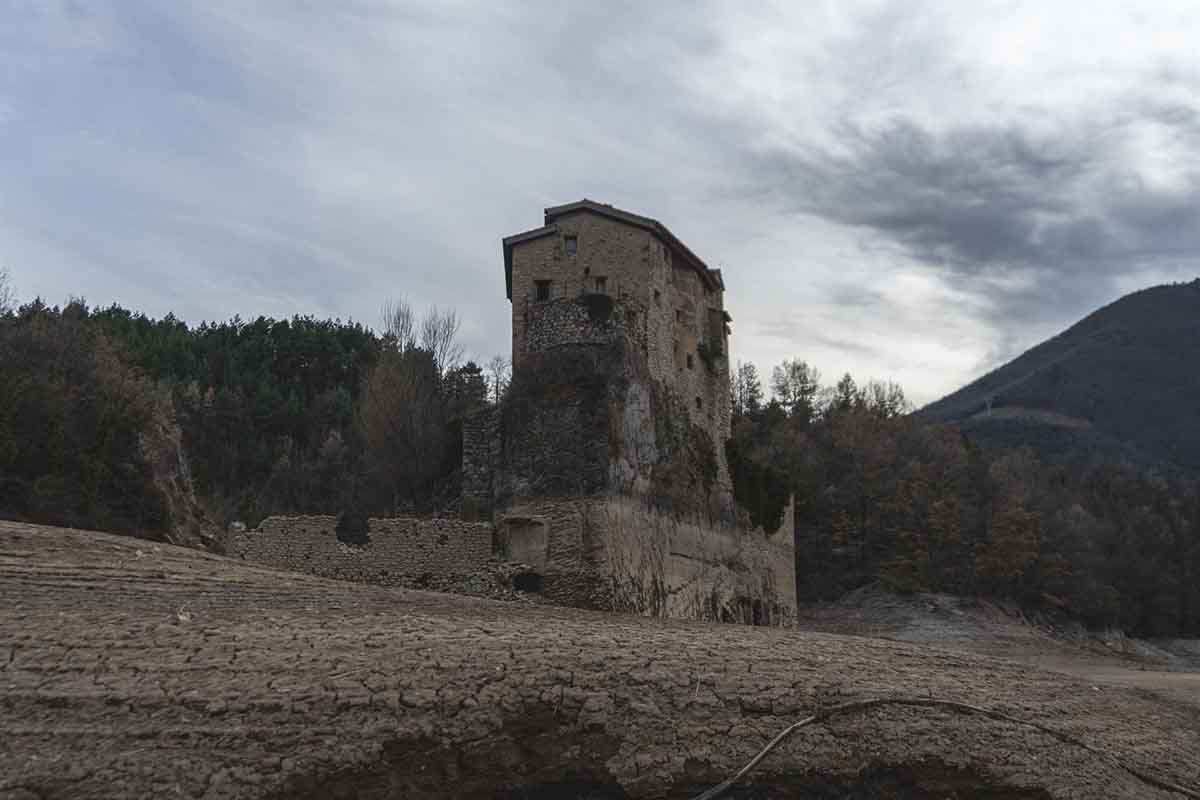 Inmediaciones del pantano de La Baells, Catalunya, afectado por la pertinaz sequía / Foto: Lorena Sopêna - EP